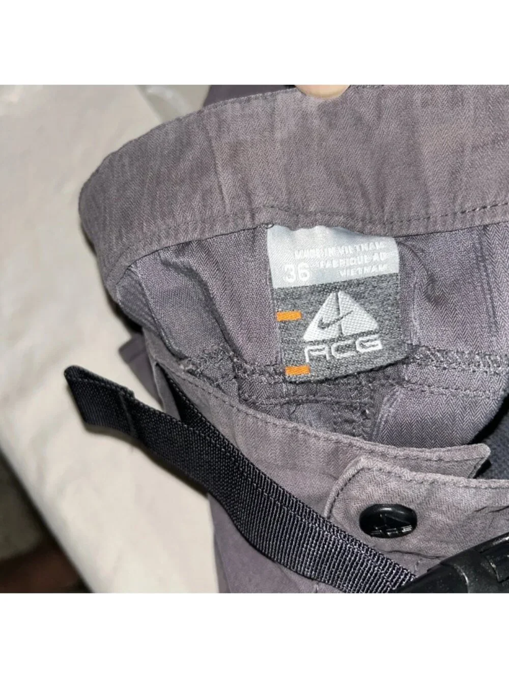 Nike ACG Cargo Shorts Mens 36 Dark Gray Flat Front Zipped Pocket Outdoor Hiking